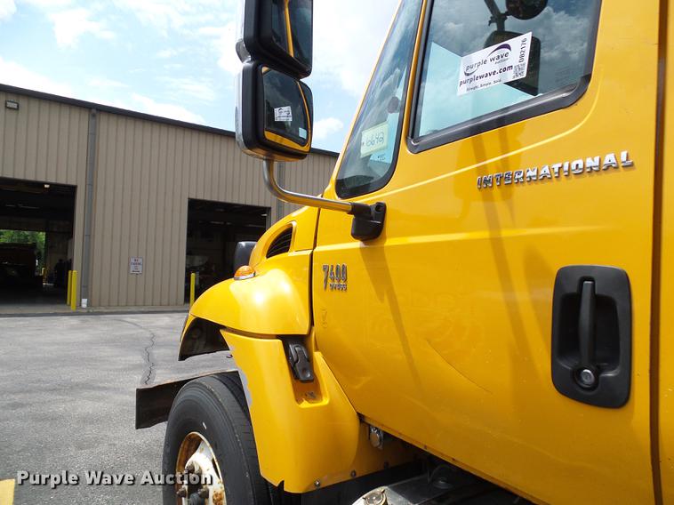 image for item DB2176 2003 International 7400 dump truck