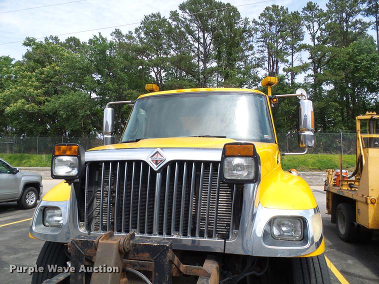 image for item DB2176 2003 International 7400 dump truck