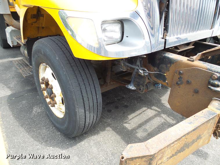 image for item DB2176 2003 International 7400 dump truck