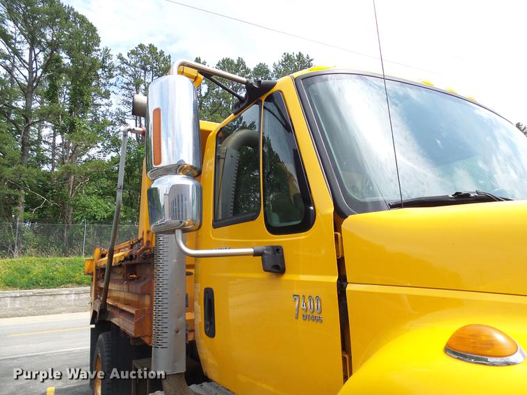 image for item DB2176 2003 International 7400 dump truck