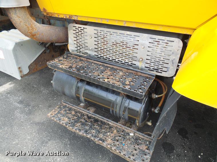 image for item DB2176 2003 International 7400 dump truck