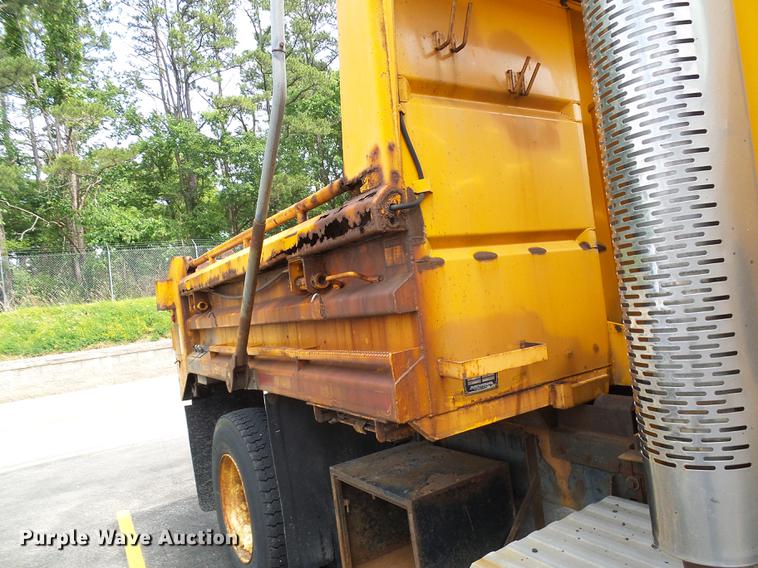 image for item DB2176 2003 International 7400 dump truck