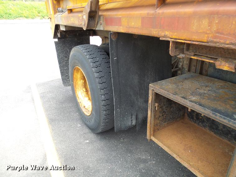image for item DB2176 2003 International 7400 dump truck