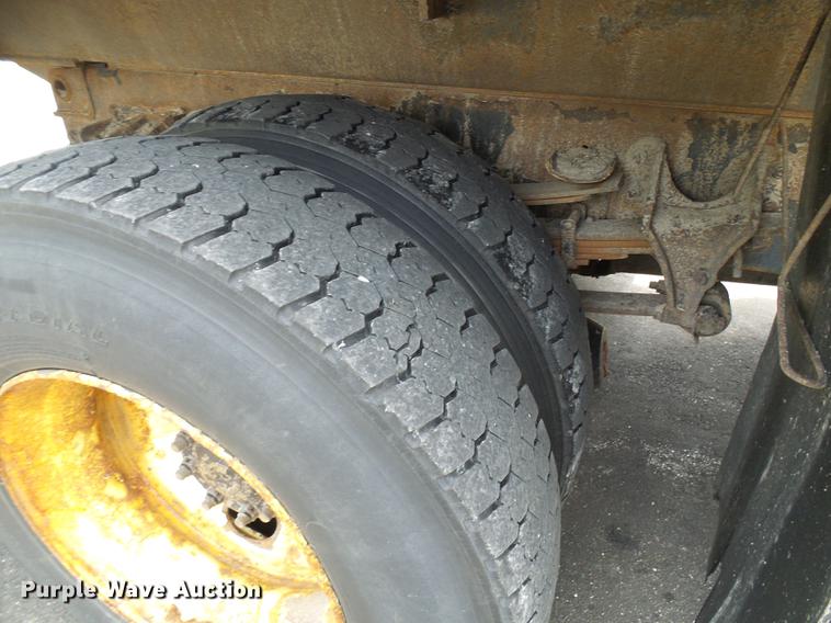 image for item DB2176 2003 International 7400 dump truck