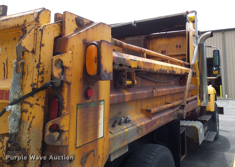 image for item DB2176 2003 International 7400 dump truck