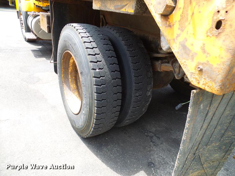 image for item DB2176 2003 International 7400 dump truck