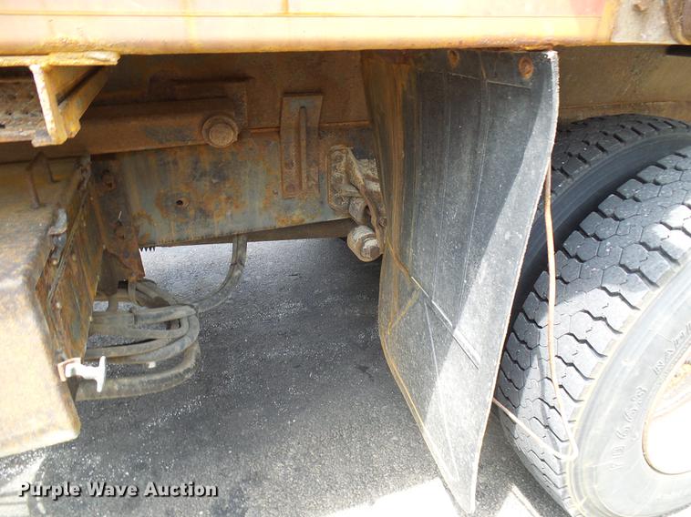 image for item DB2176 2003 International 7400 dump truck