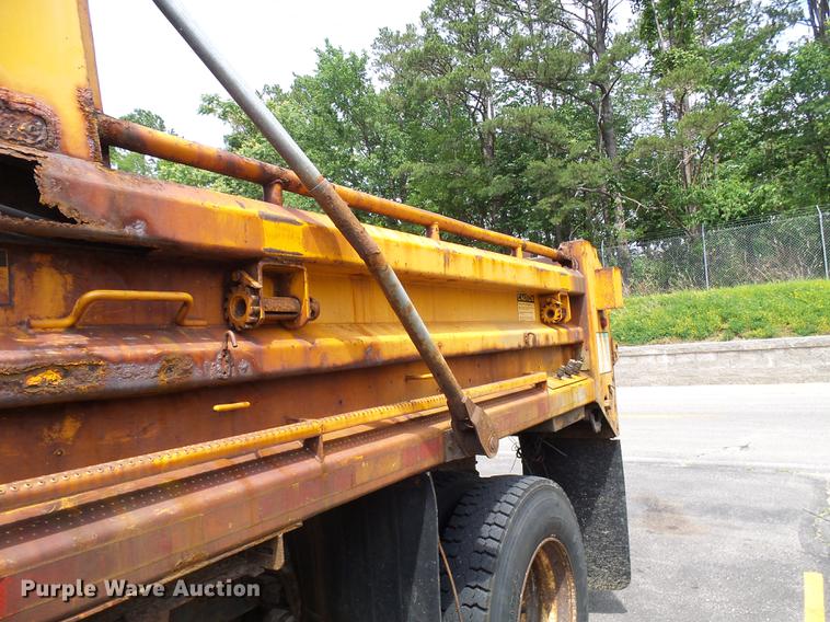 image for item DB2176 2003 International 7400 dump truck