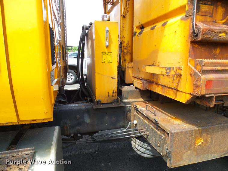 image for item DB2176 2003 International 7400 dump truck