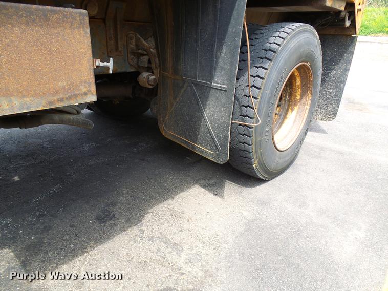 image for item DB2176 2003 International 7400 dump truck