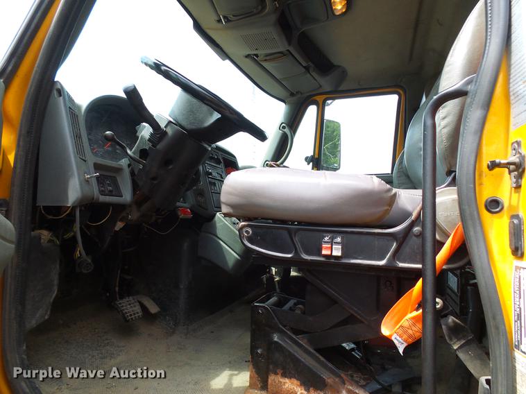 image for item DB2176 2003 International 7400 dump truck