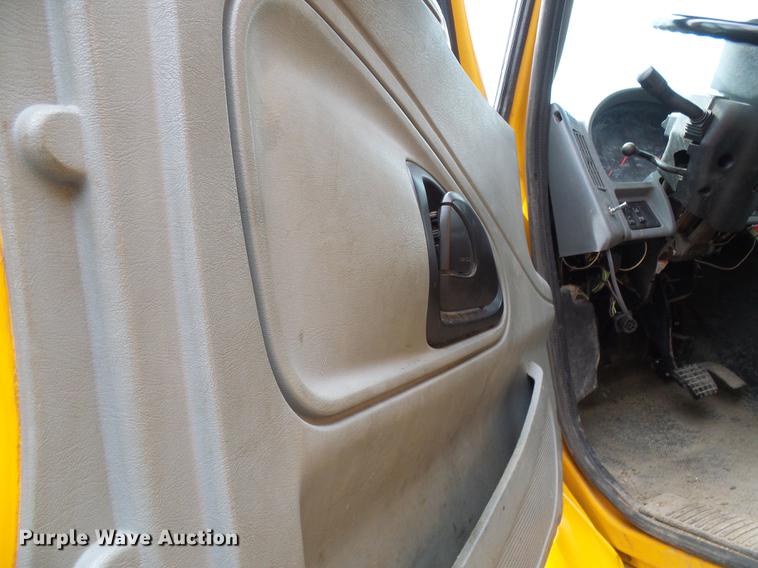 image for item DB2176 2003 International 7400 dump truck