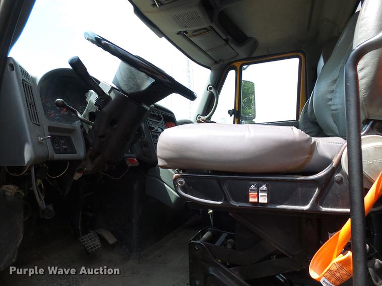 image for item DB2176 2003 International 7400 dump truck