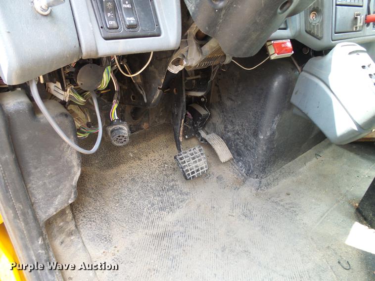 image for item DB2176 2003 International 7400 dump truck