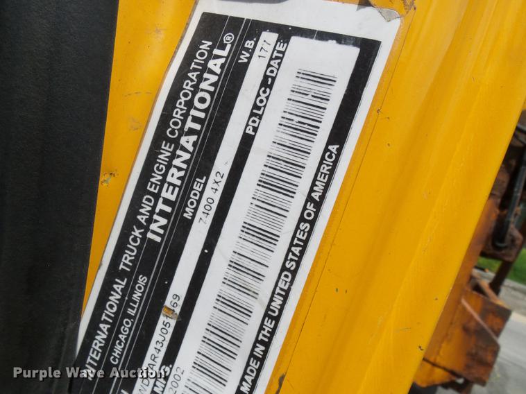 image for item DB2176 2003 International 7400 dump truck