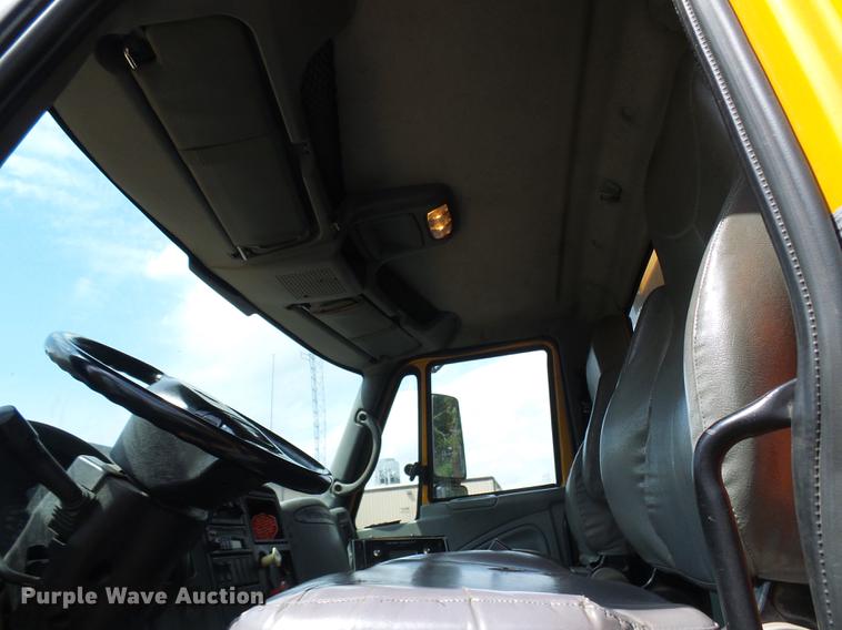 image for item DB2176 2003 International 7400 dump truck