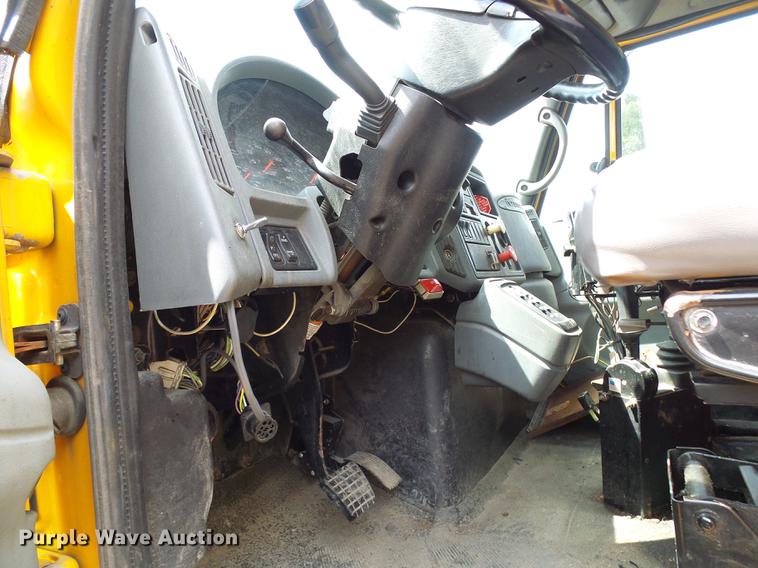 image for item DB2176 2003 International 7400 dump truck