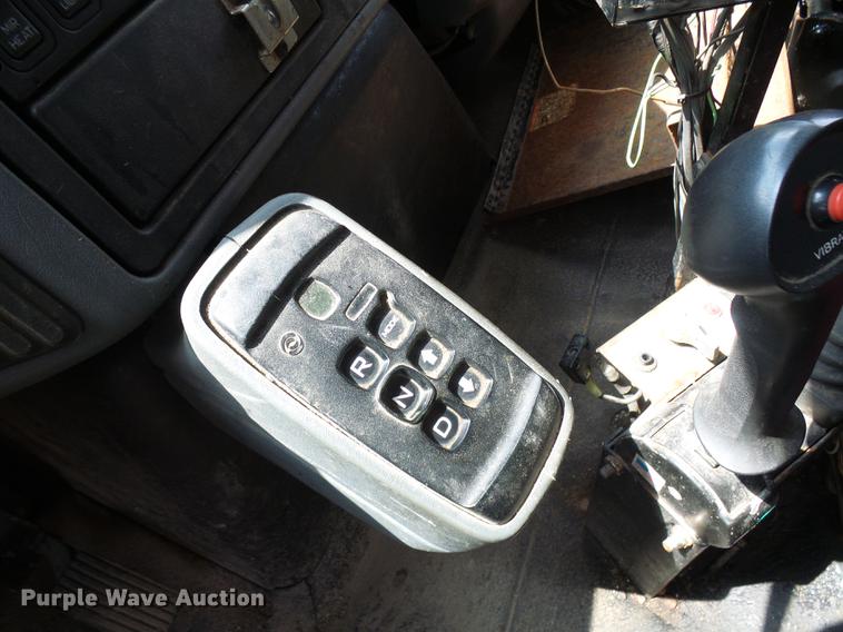 image for item DB2176 2003 International 7400 dump truck