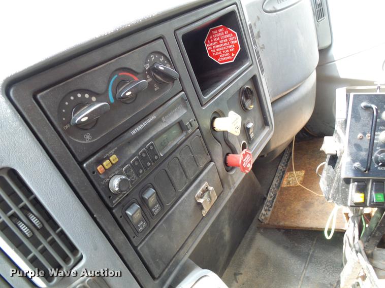 image for item DB2176 2003 International 7400 dump truck