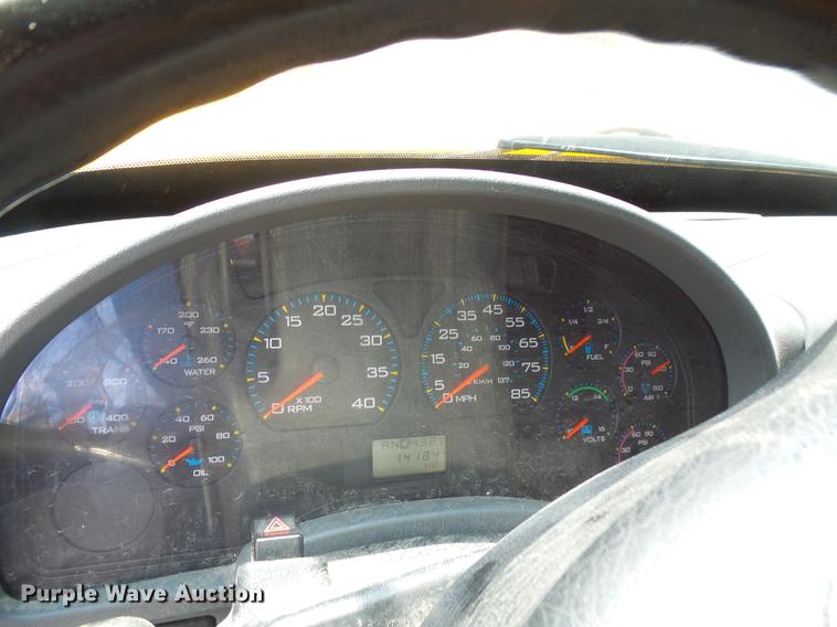 image for item DB2176 2003 International 7400 dump truck