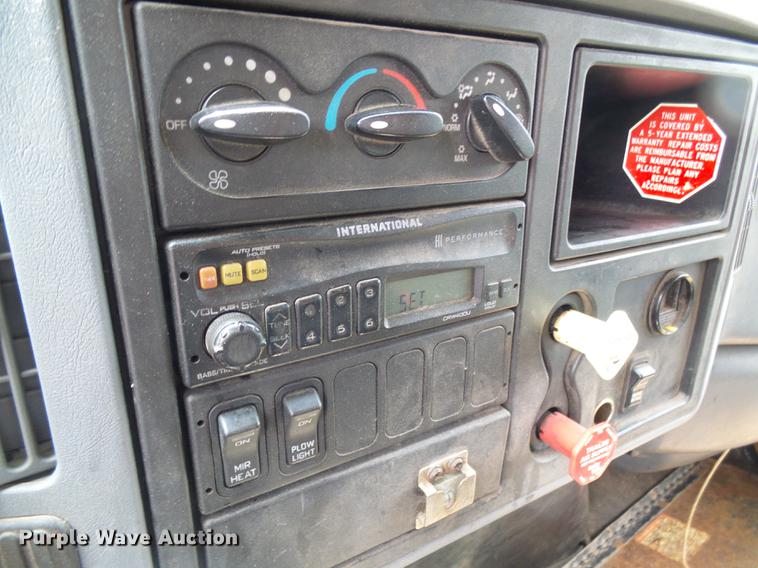 image for item DB2176 2003 International 7400 dump truck