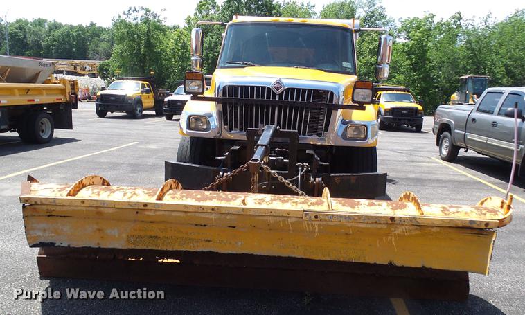 image for item DB2179 2005 International 7400 Crew Cab dump truck