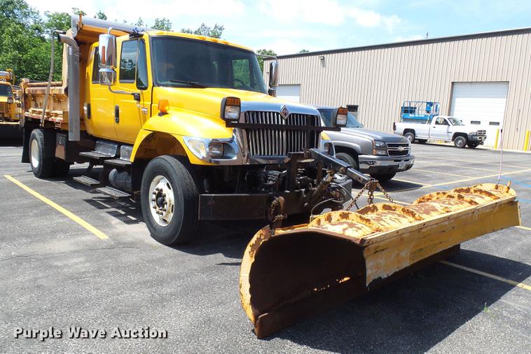 image for item DB2179 2005 International 7400 Crew Cab dump truck