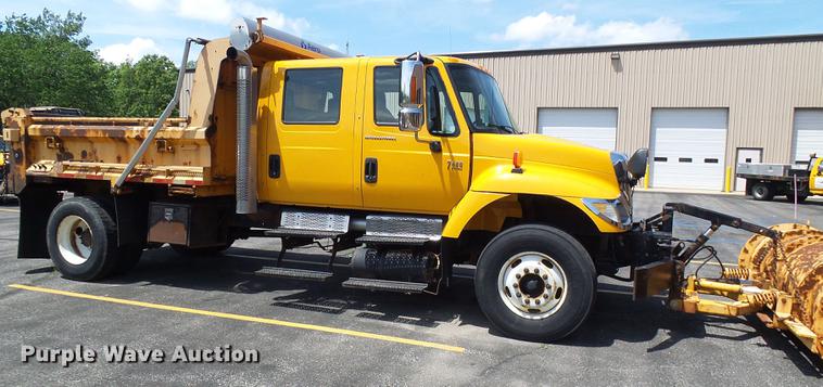 image for item DB2179 2005 International 7400 Crew Cab dump truck