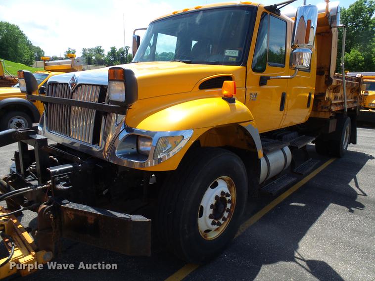 image for item DB2179 2005 International 7400 Crew Cab dump truck