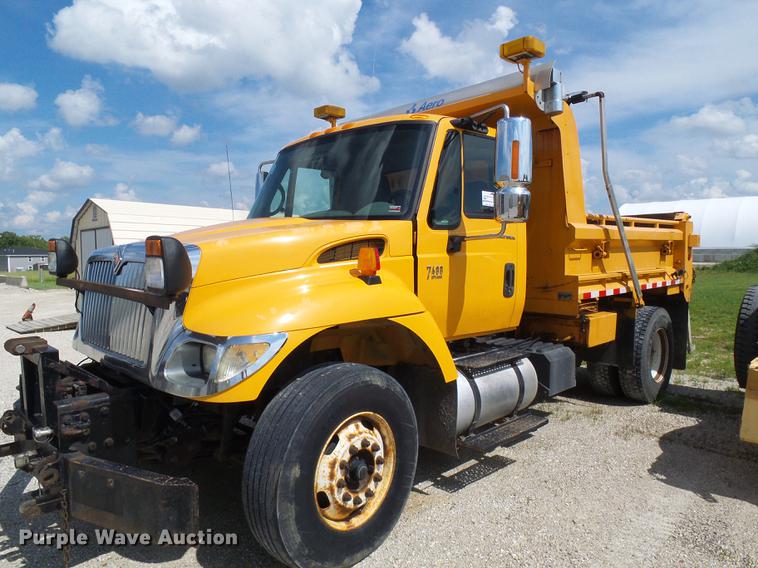 image for item DB2180 2006 International 7400 dump truck