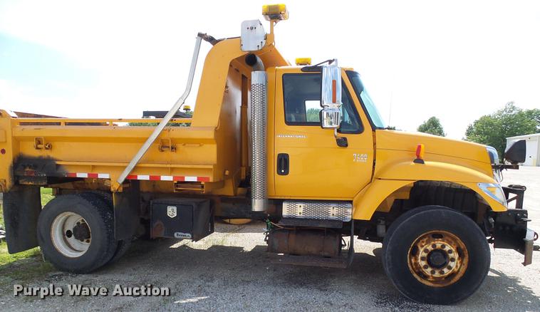 image for item DB2180 2006 International 7400 dump truck