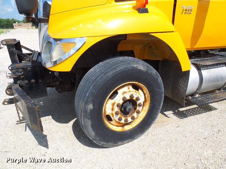 image for item DB2180 2006 International 7400 dump truck