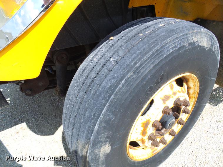 image for item DB2180 2006 International 7400 dump truck