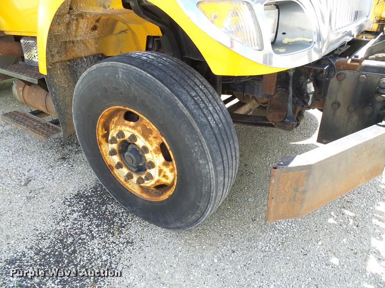 image for item DB2180 2006 International 7400 dump truck