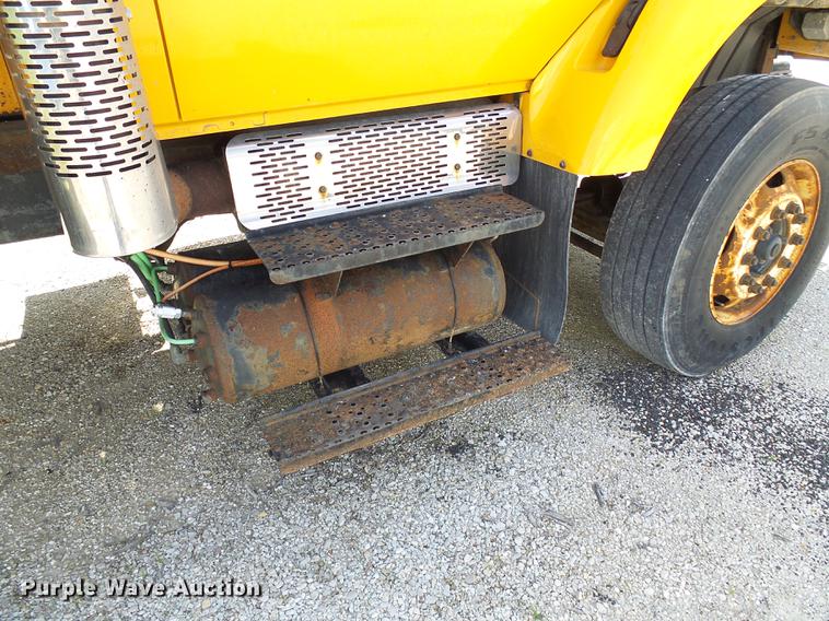 image for item DB2180 2006 International 7400 dump truck