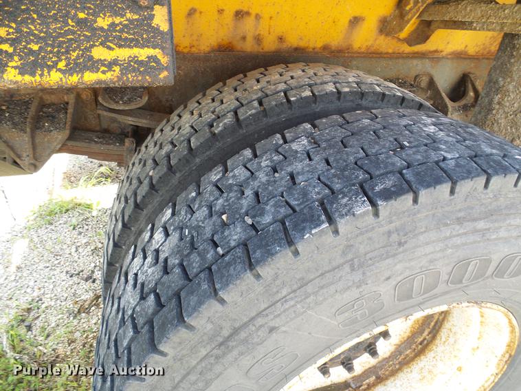 image for item DB2180 2006 International 7400 dump truck