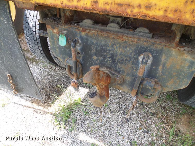 image for item DB2180 2006 International 7400 dump truck