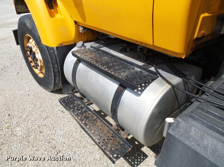 image for item DB2180 2006 International 7400 dump truck