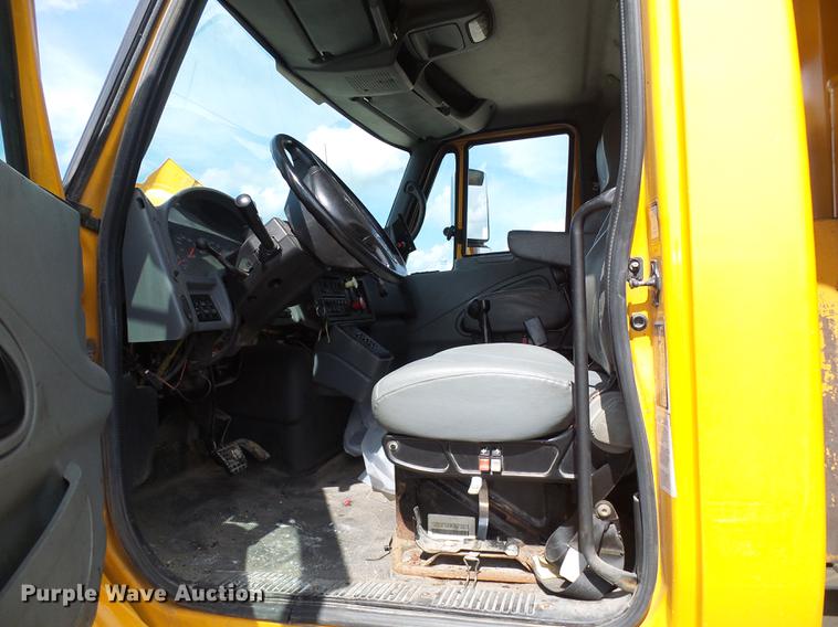 image for item DB2180 2006 International 7400 dump truck