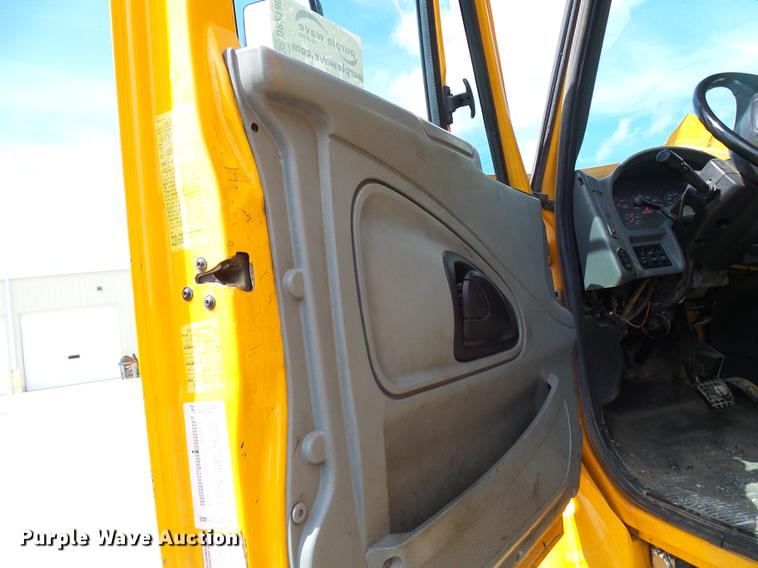 image for item DB2180 2006 International 7400 dump truck