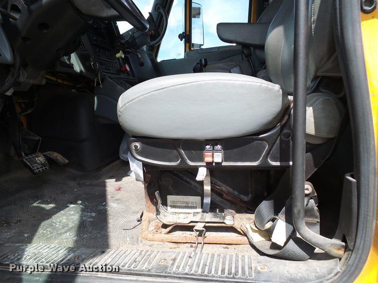 image for item DB2180 2006 International 7400 dump truck