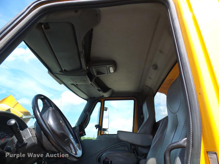 image for item DB2180 2006 International 7400 dump truck