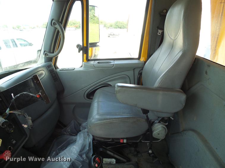 image for item DB2180 2006 International 7400 dump truck