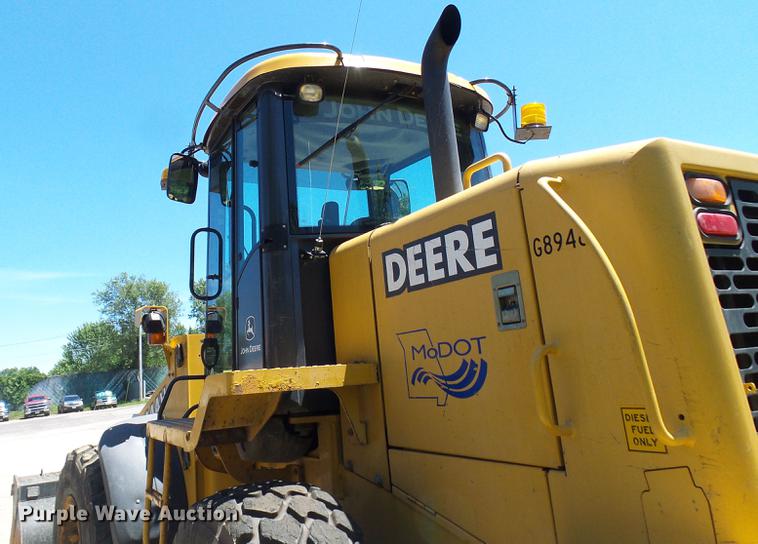 image for item DB2199 2003 John Deere 444H wheel loader