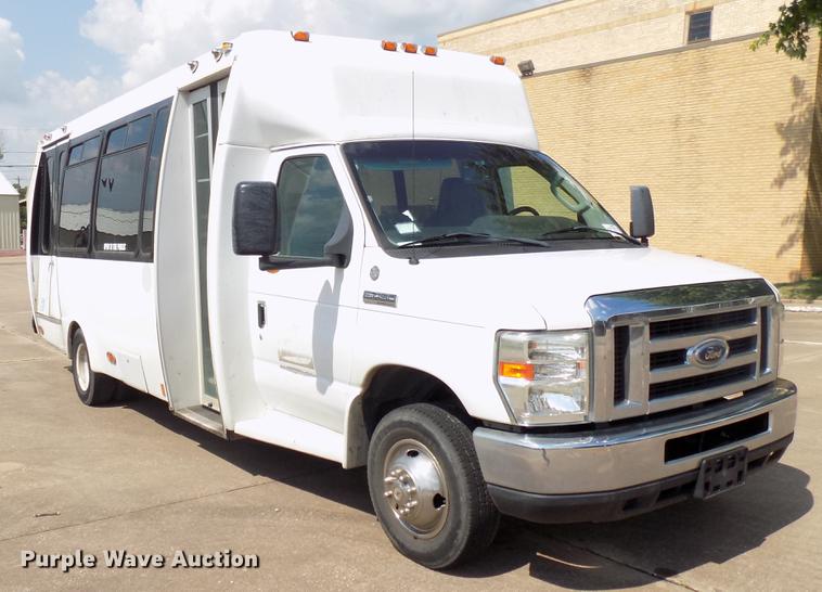 image for item DB9521 2009 Ford Econoline E450 shuttle bus