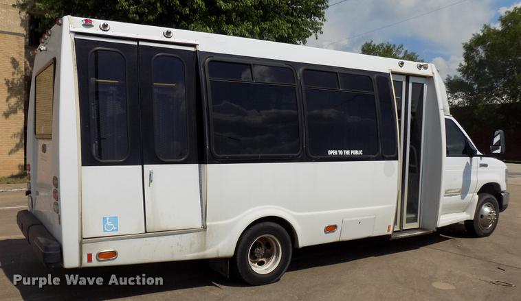 image for item DB9521 2009 Ford Econoline E450 shuttle bus