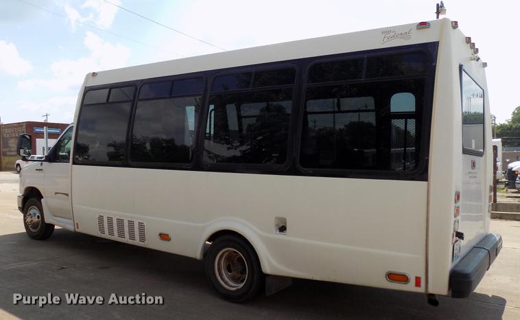 image for item DB9521 2009 Ford Econoline E450 shuttle bus