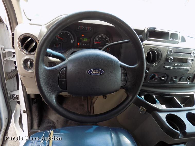 image for item DB9521 2009 Ford Econoline E450 shuttle bus