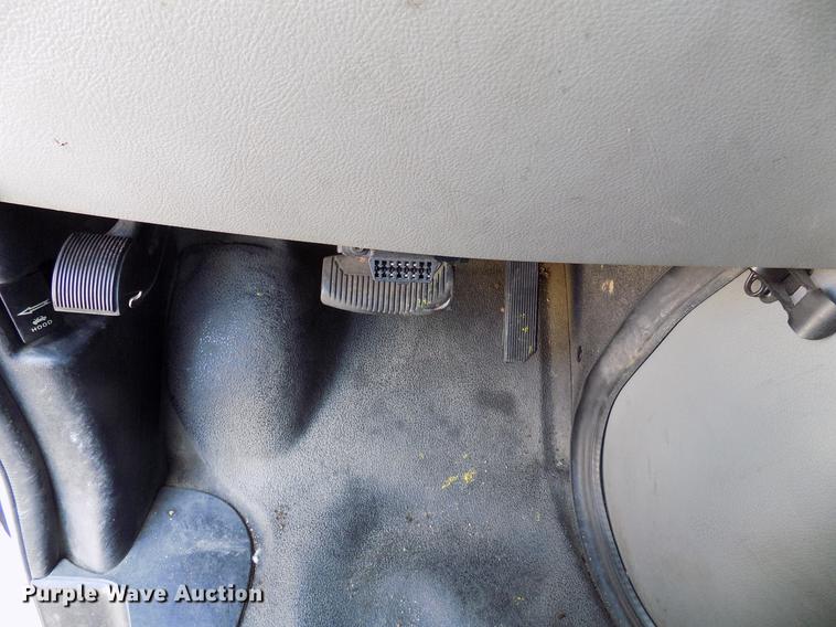 image for item DB9521 2009 Ford Econoline E450 shuttle bus