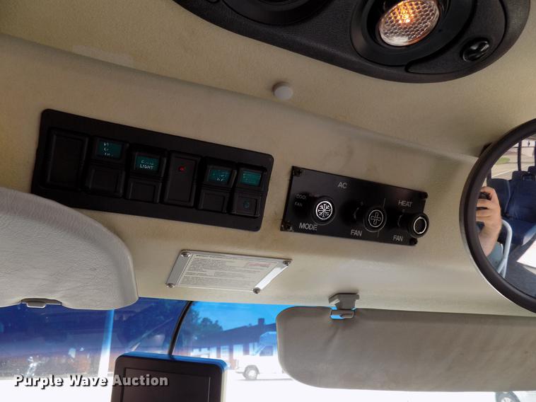 image for item DB9521 2009 Ford Econoline E450 shuttle bus